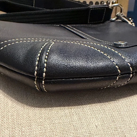 Vintage Coach Crossbody Bag, No. F043-7843 - Picture 7 of 12